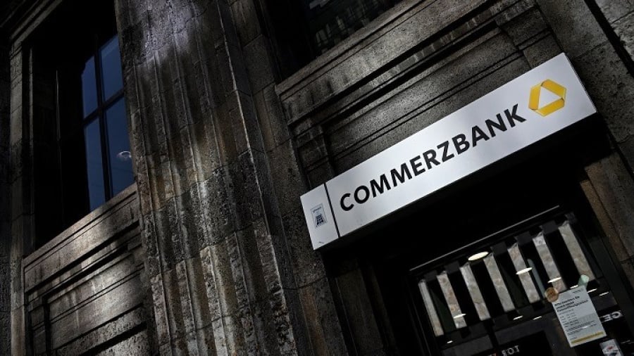 Commerzbank: Περικόπτει 4000 θέσεις εργασίας για να αποφύγει την εξαγορά της από τη Unicredit