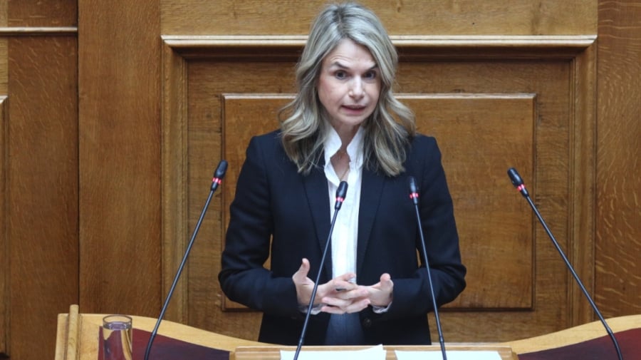 Η Μιλένα Αποστολάκη έθεσε υποψηφιότητα για την ηγεσία του ΠΑΣΟΚ