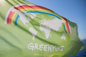 Ποιος απειλεί με μήνυση την Greenpeace;