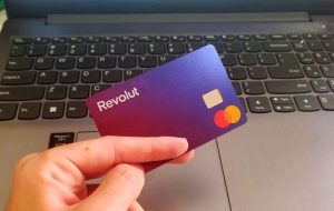 Revolut: Προειδοποιεί  Ελλάδα και ΕΕ για τις απάτες μέσω social media - Ζητά ανάληψη δράσης