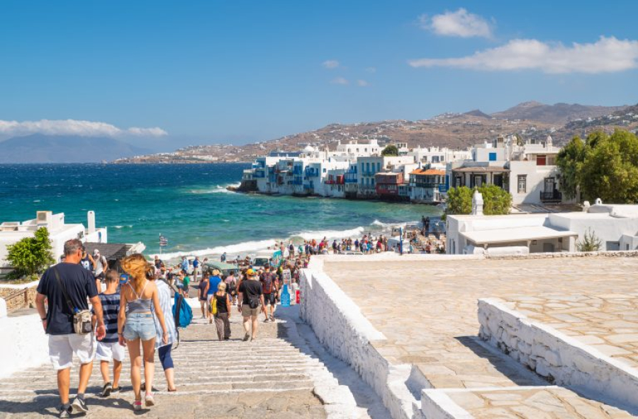 Πρωταγωνιστεί η Ελλάδα στις ελεύσεις τουριστών από Αυστραλία, Καναδά και ΗΠΑ και για το 2024