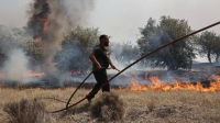 Ανεξέλεγκτα παραμένουν τα τέσσερα μέτωπα της πυρκαγιάς στη Ρόδο