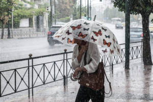 Ισχυρές βροχές και καταιγίδες με κεραυνούς και χαλαζοπτώσεις σήμερα και αύριο