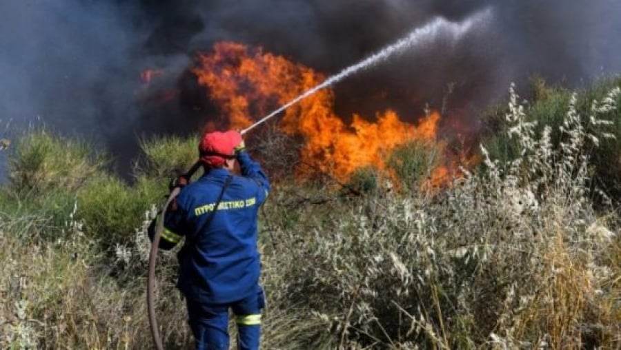 Σε ύφεση η πυρκαγιά στη Δεσκάτη Γρεβενών