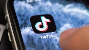 TikTok: Ο Τραμπ αναβάλλει κατά 75 ημέρες την εφαρμογή της απόφασης για απαγόρευση στις ΗΠΑ