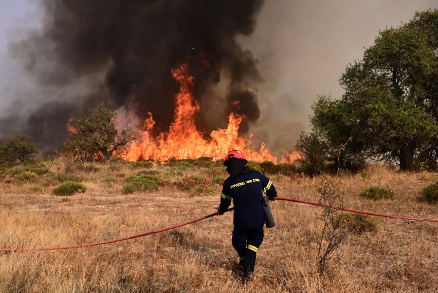 Πυρκαγιά σε αγροτοδασική έκταση στο Ζαπάνι Κερατέας