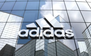 Adidas: Τα έσοδα αυξήθηκαν κατά 7%, στα 6,4 δισ. ευρώ. το τρίτο τρίμηνο