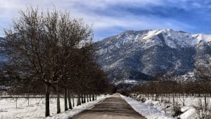 Χειμωνιάτικο σκηνικό σε όλη τη χώρα - Χιονοπτώσεις στη βόρεια Ελλάδα, βροχές στην Αττική