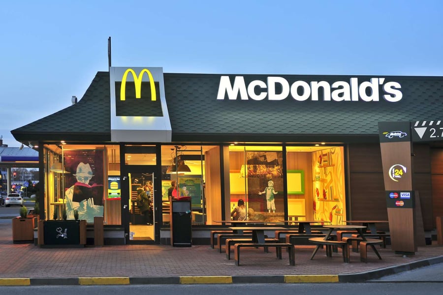 McDonald&#039;s: Εγκαταλείπει ορισμένες από τις πρακτικές «θετικής διάκρισης»