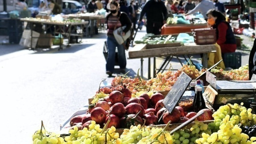 Πωλητές λαϊκών αγορών: Καταργείται η φορολογική και ασφαλιστική ενημερότητα για άδειες