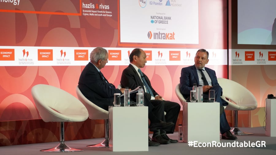 Από αριστερά: Daniel Franklin, Executive Editor and Senior Editor, United States, The Economist,  Francis Fukuyama, Senior Fellow, Centre on Democracy, Development and the Rule of Law στο Stanford University, Haris Broumidis Chairman &amp; CEO at Vodafone Greece).