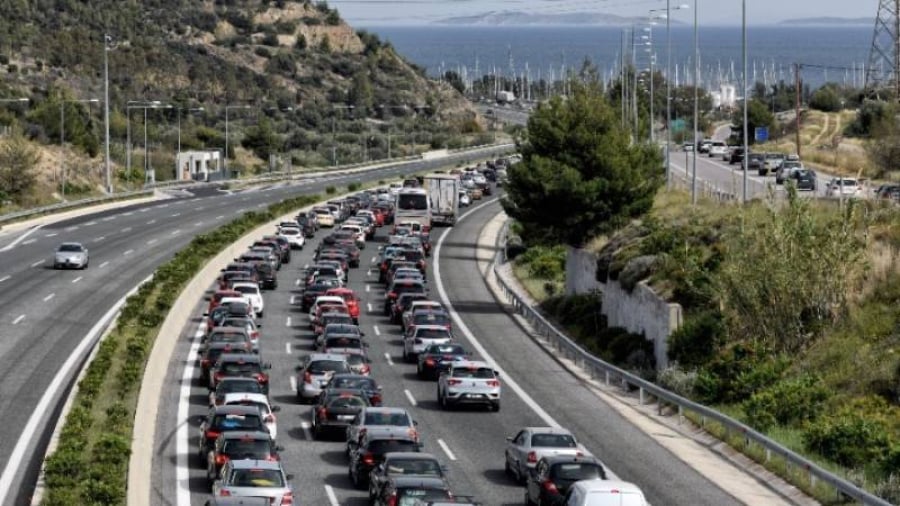 Σε εξέλιξη η έξοδος των εκδρομέων του Πάσχα- Αυξημένη η κίνηση στις εξόδους της Αττικής