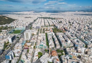 Σε νέες παρεμβάσεις για τα Airbnb προσανατολίζεται η κυβέρνηση