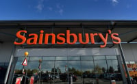 «Βουτιά» σχεδόν 5% για την μετοχή της Sainsbury&#039;s