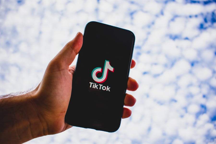 Το TikTok ετοιμάζεται να κλείσει την εφαρμογή στις ΗΠΑ την Κυριακή, σύμφωνα με πληροφορίες