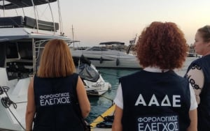 ΑΑΔΕ: &#039;Εφοδοι σε σκάφη ημερήσιας κρουαζιέρας στη Σαντορίνη -  Έπεσαν πρόστιμα για φοροδιαφυγή