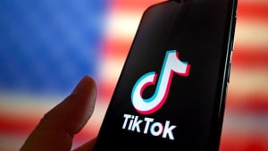 TikTok: Η Κίνα καλεί τις ΗΠΑ να ακούσουν τη «φωνή της λογικής»