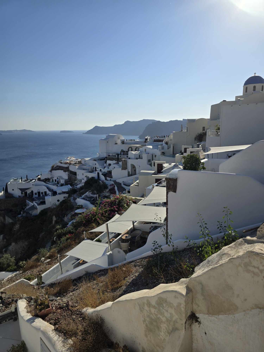 Η Σαντορίνη παραμένει ναυαρχίδα του τουρισμού πολυτελείας