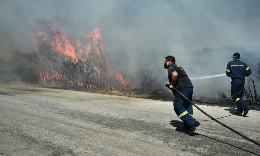 Μήνυμα από το 112 για εκκένωση της περιοχής Ερυθρός στη Νέα Μάκρη