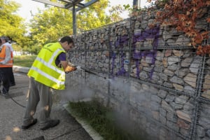 Θεσσαλονίκη: Ολοκληρώνεται ο καθαρισμός της Νέας Παραλίας από τα γκράφιτι