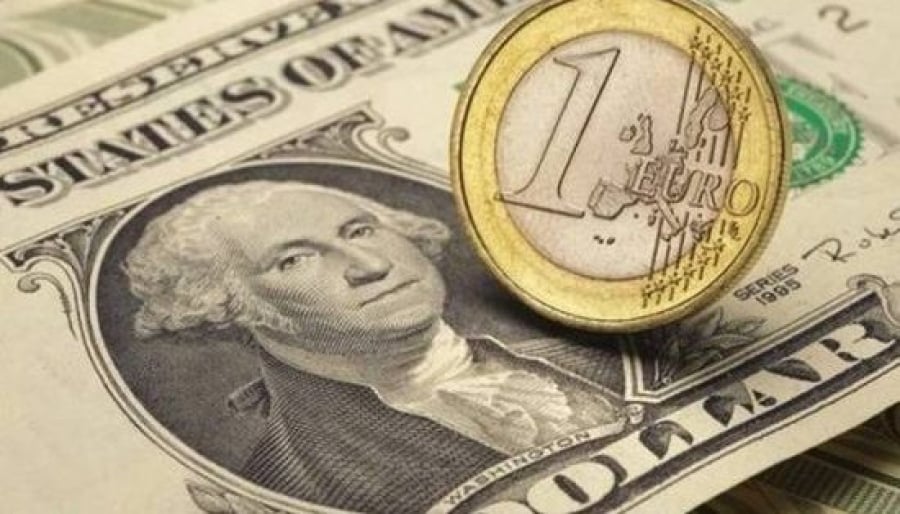 Συνάλλαγμα: Το ευρώ υποχωρεί 0,10 %, στα 1,0530 δολάρια