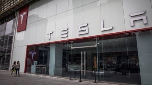 Tesla: Μείωση στις παραδόσεις οχημάτων το 2024, σε αντίθεση με τις προσδοκίες του Μασκ