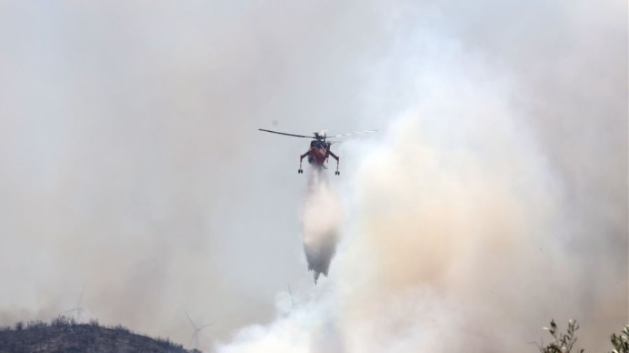 Σε εξέλιξη βρίσκεται πυρκαγιά στον Μαραθώνα