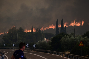 Κυκλοφοριακές ρυθμίσεις στη λεωφόρο Βάρης-Κορωπίου λόγω πυρκαγιάς