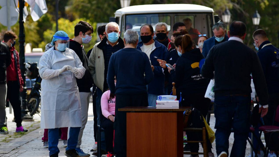 Κορονοϊός: 877 κρούσματα, 38 θάνατοι, 569 διασωληνωμένοι