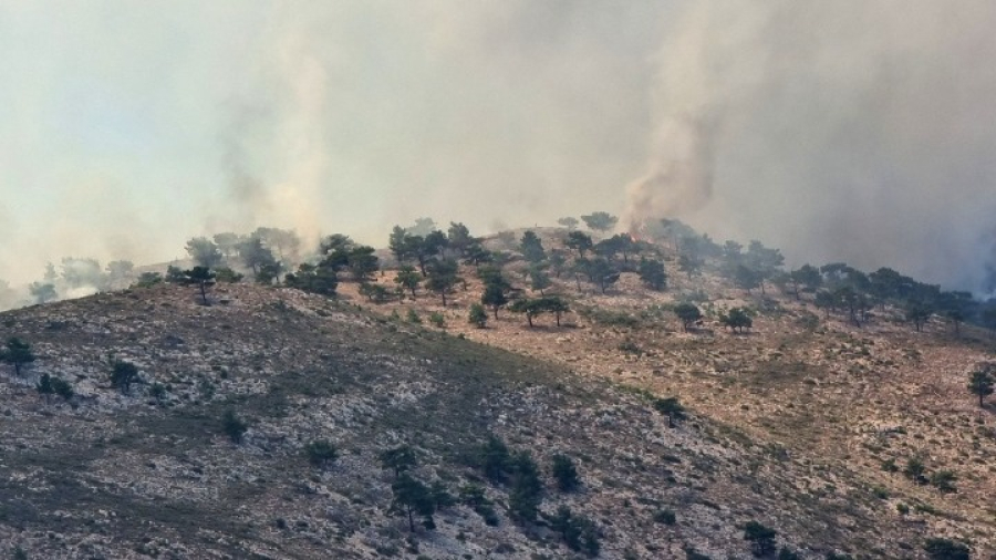 Πυρκαγιά στην Κω - Ενισχύθηκαν οι επίγειες δυνάμεις -  Εκκένωση του χωριού Καρδάμαινα