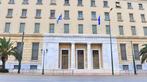 Η Τράπεζα της Ελλάδος προειδοποιεί για νέες ροές κόκκινων δανείων