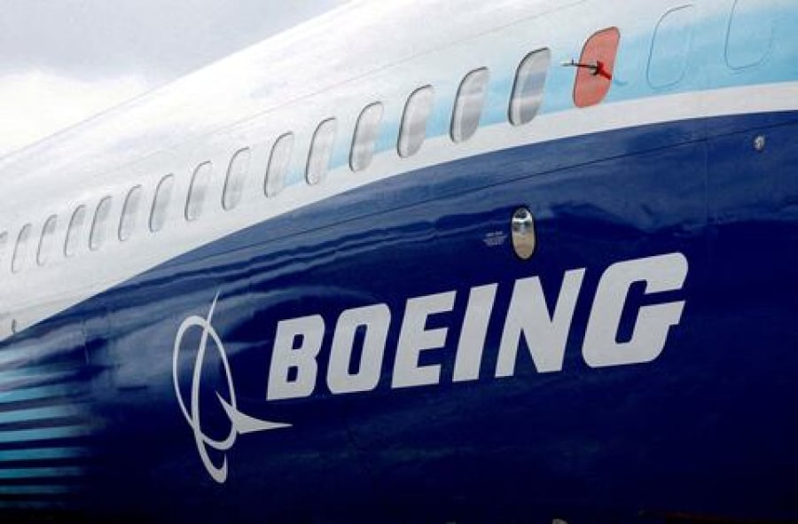 Boeing: «Παγώνει» τις προσλήψεις, ενδέχεται να θέσει σε διαθεσιμότητα εργαζομένους