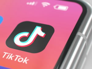 Επίσημη διαδικασία κατά του TikTok από την Κομισιόν