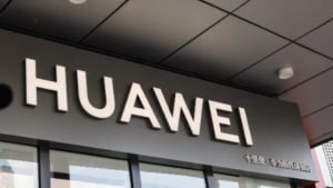 Huawei: Το 23,4% των εσόδων το 2023 επενδύθηκαν σε έρευνα κι ανάπτυξη τεχνολογικών προϊόντων