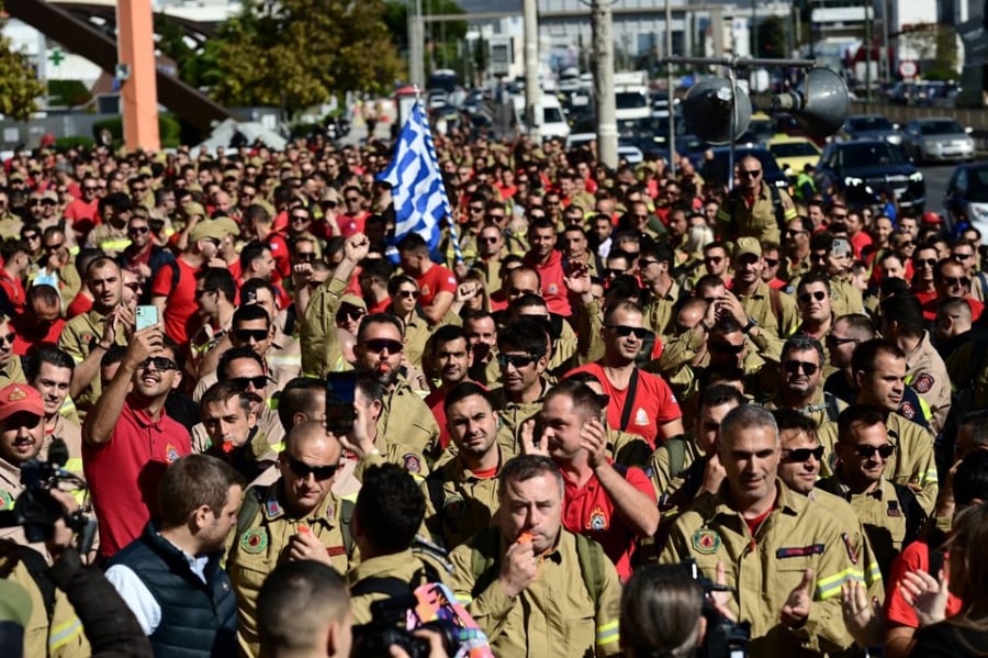 Εποχικοί πυροσβέστες: Συγκέντρωση διαμαρτυρίας έξω από το υπ. Κλιματικής Κρίσης