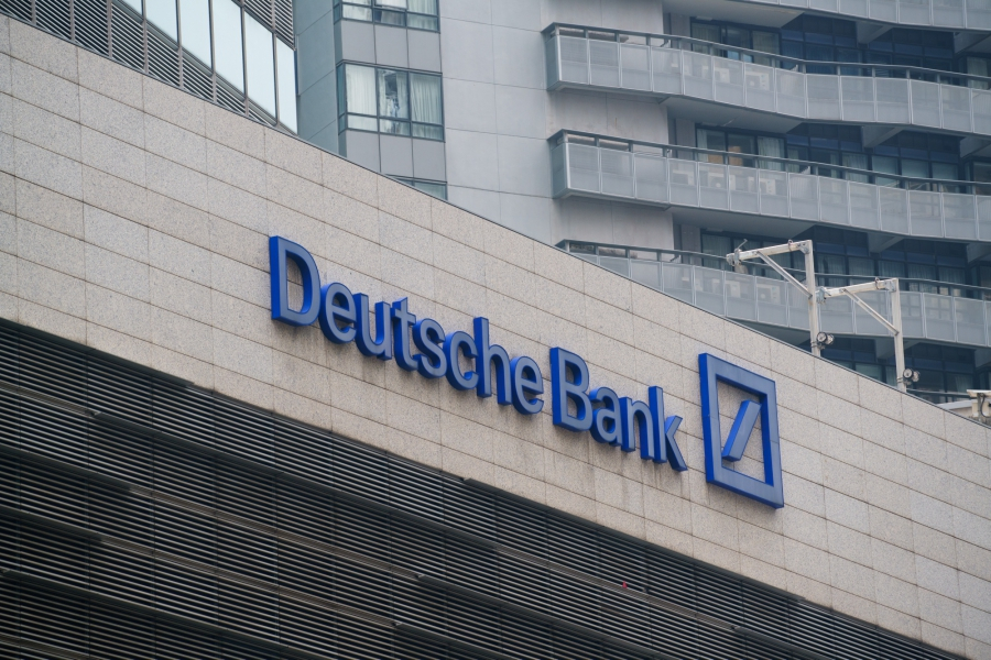 Deutsche Bank: Αναζητά τρόπους να &quot;μπλοκάρει&quot; εξαγορά της Commerzbank, από τη Unicredit