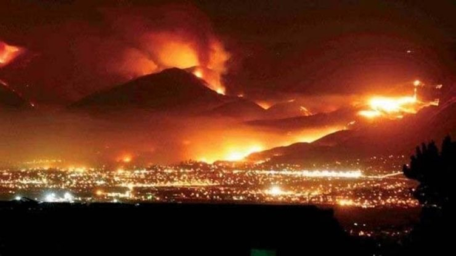 ΗΠΑ: Χιλιάδες άνθρωποι εγκαταλείπουν τις εστίες τους λόγω της πολύ μεγάλης πυρκαγιάς στην Καλιφόρνια