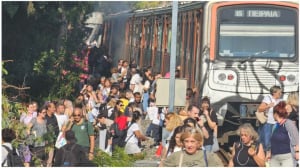 Φωτιά ξέσπασε σε συρμό του ΗΣΑΠ μεταξύ των σταθμών Νερατζιώτισσα και Ειρήνη - Σώοι οι επιβάτες